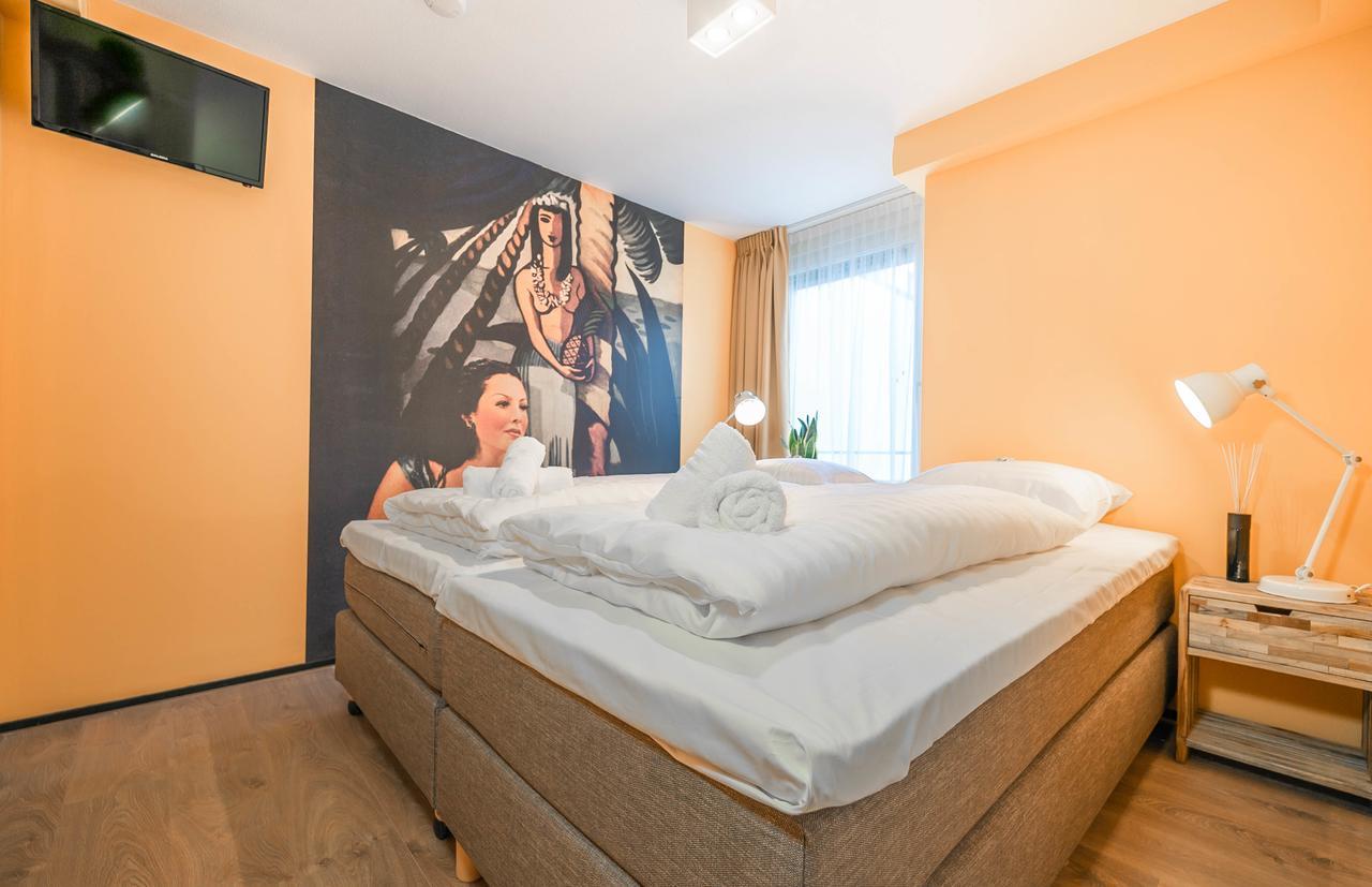 Bed and Breakfast Zeta Beds Гаага Экстерьер фото